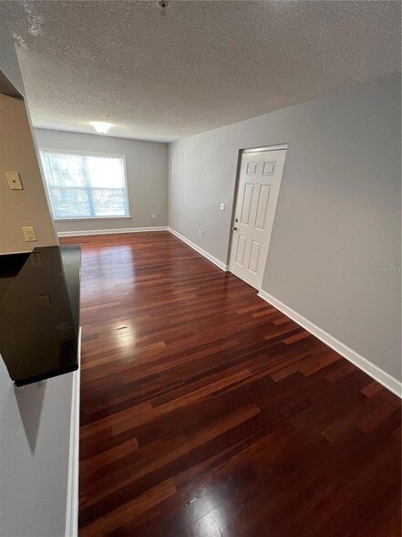 Building Photo - 2035 Dixie Belle Dr