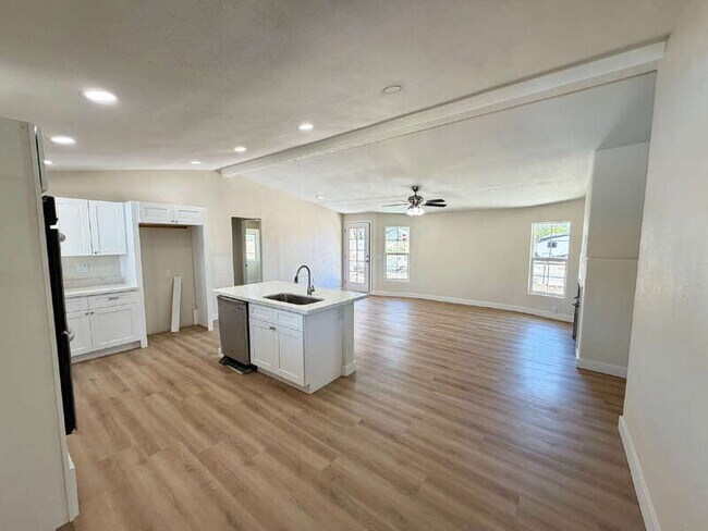 Building Photo - 11016 N Grand Canyon Blvd