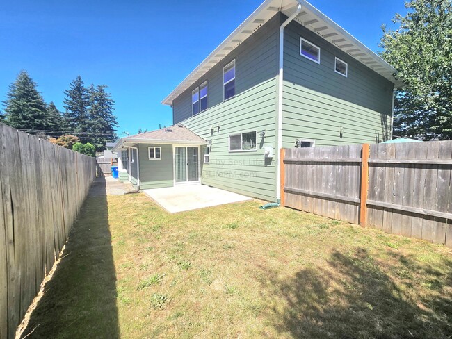 Building Photo - 114 SE 218th Ave