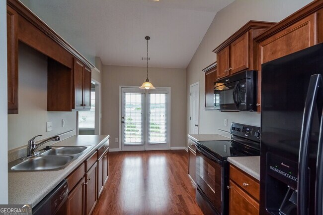 Building Photo - 3896 Pine Village Pl