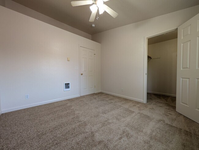 Building Photo - 3-Bedroom, 1.5-Bath Duplex In The Thurston Area of Springfield!