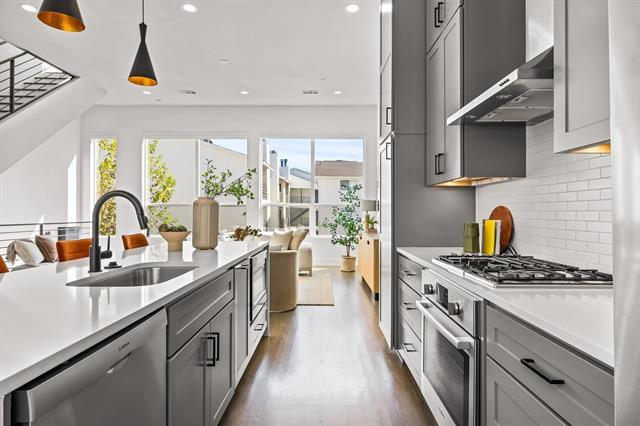 Building Photo - 2317 Moser Ave