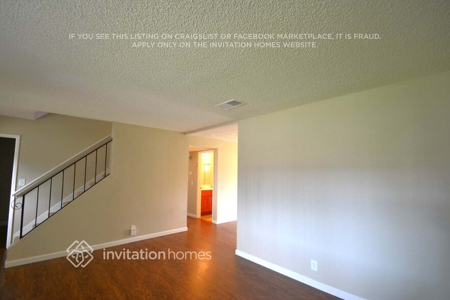Building Photo - 563 Burlington Dr