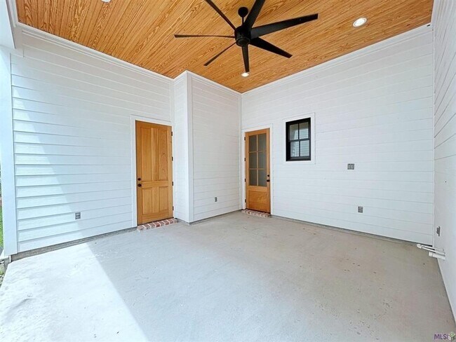 Building Photo - 4 Bedroom House in Pointe Marie- Furnished or unfurnished rental options available.