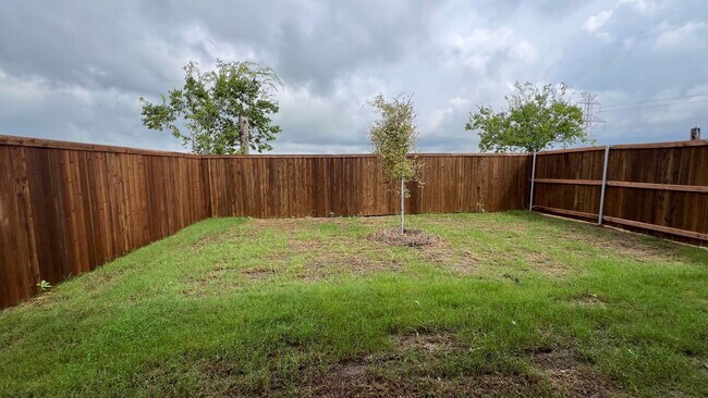 Building Photo - 709 Blackland dr
