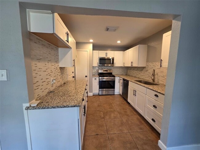 Building Photo - 1115 Rock Canyon Dr