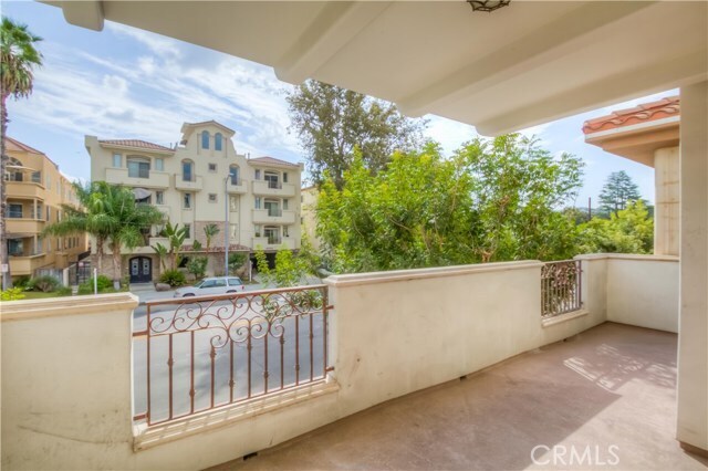 Building Photo - 4551 Coldwater Canyon Ave