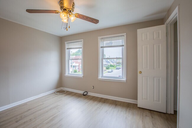 Building Photo - Charming 2 BR/1 Townhome in Brooklyn Park!