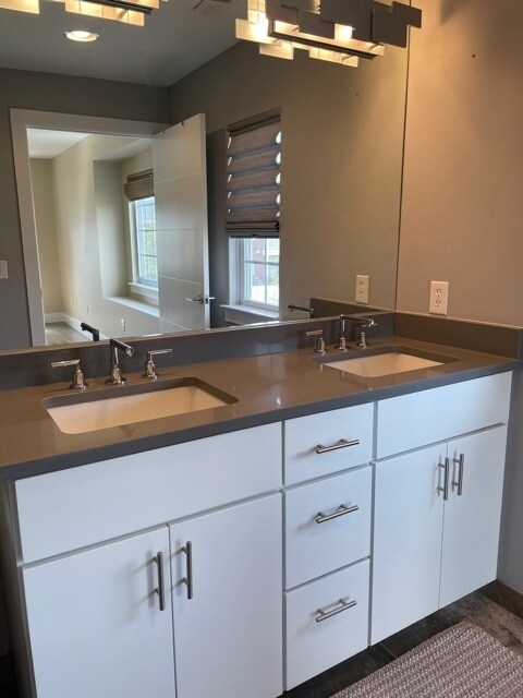 Building Photo - 5735 Acorn Ln
