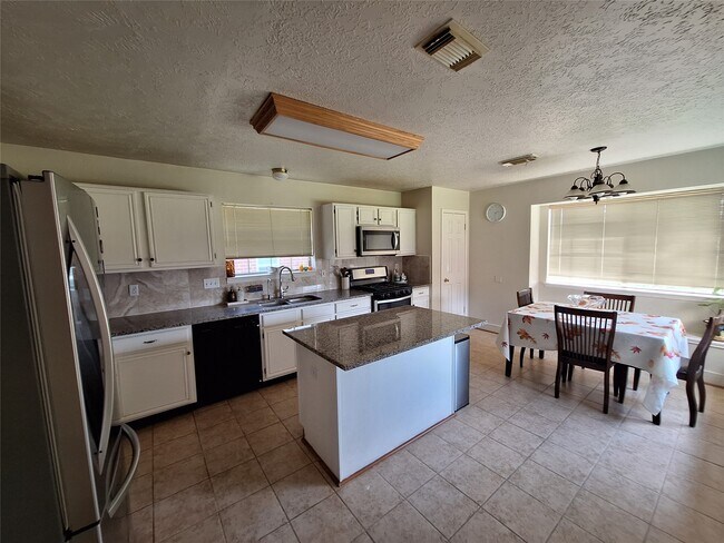 Building Photo - 20323 Concord Hill Dr