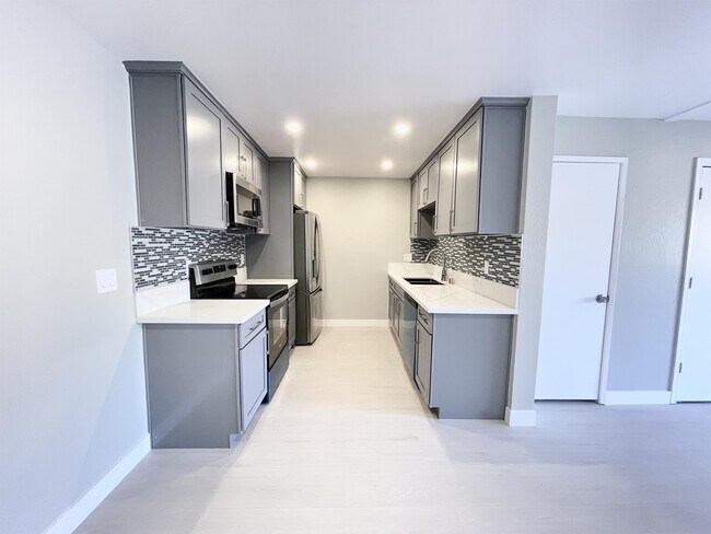 Building Photo - 32200 Cathedral Canyon Dr