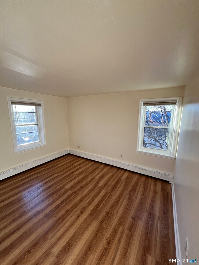 Building Photo - 6 Pleasant St