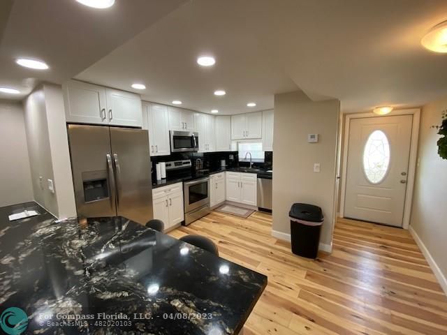 Building Photo - 9420 S Hollybrook Lake Dr