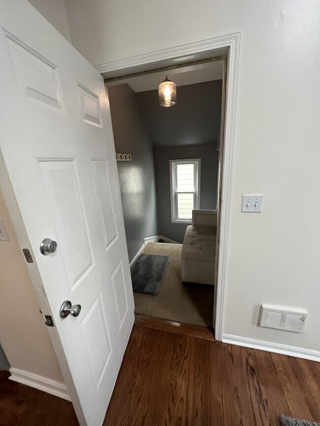 Entrance to Unit from Hallway - 1807 W Eddy St