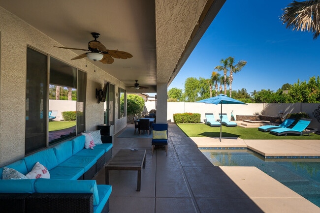 Building Photo - 3076 E Blue Ridge Pl