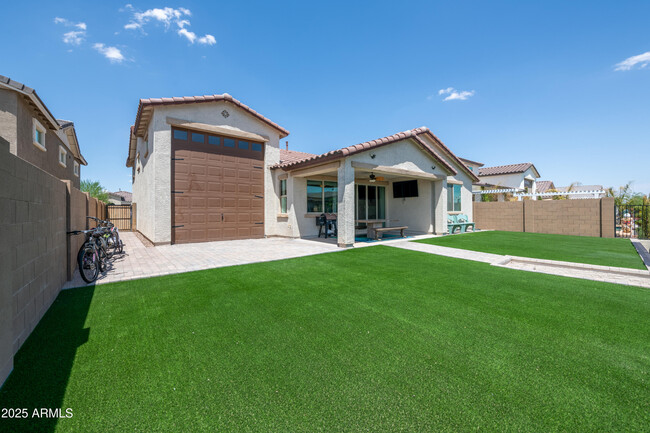 Building Photo - 40771 W Little Dr