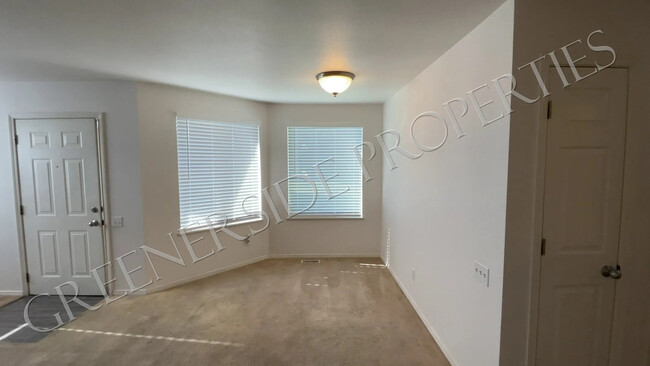 Dining Area - 677 Paradise Plz