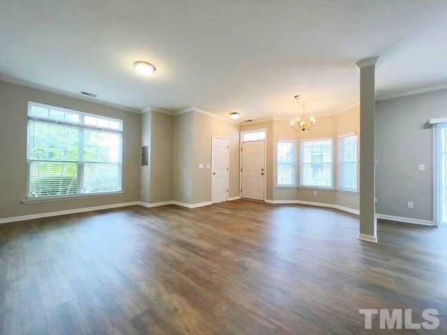 Building Photo - End Unit Townhome for Rent
