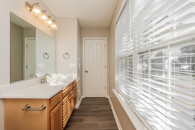Building Photo - 3033 Ace Wintermeyer Dr