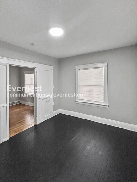 Building Photo - 2932 E 118th St