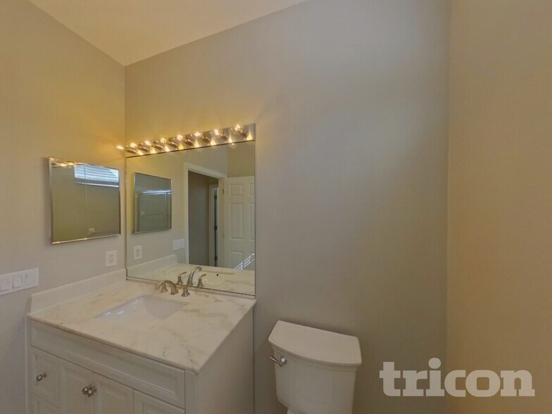 Building Photo - 6421 Fox Grape Ln