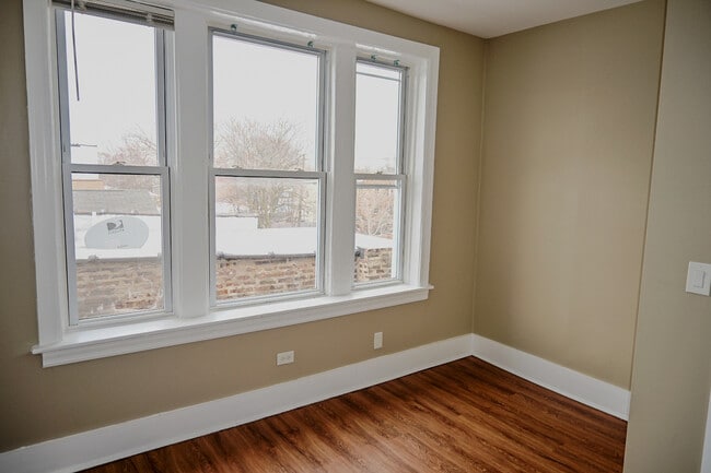 Building Photo - 1431 S Tripp Ave