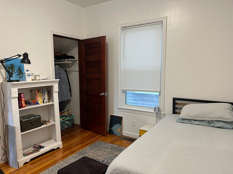2nd bedroom & walk-in closet - 17 Hardwick St