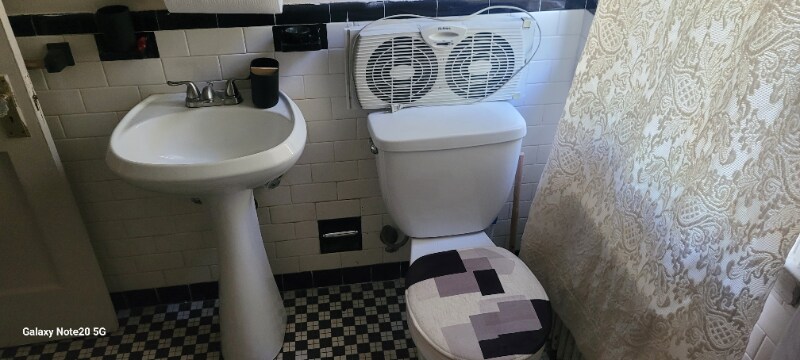 Building Photo - 0 N Linwood Ave