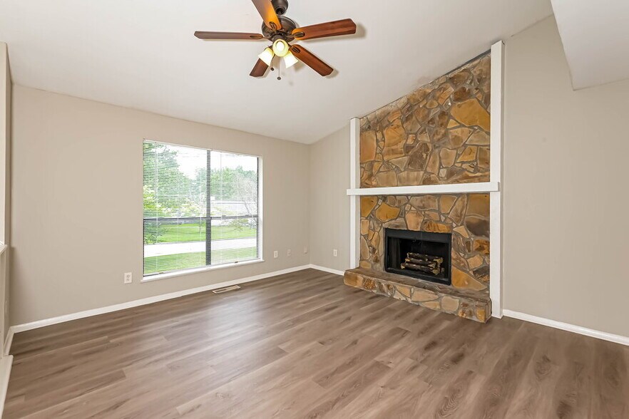 Building Photo - 3592 Riverchase Dr