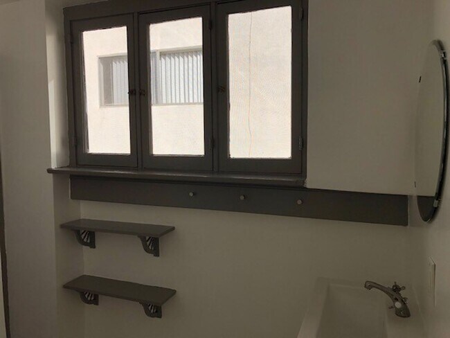 Building Photo - AS Maltman (#317)