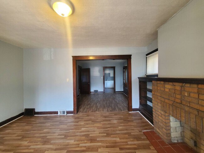 Building Photo - 2217 W 105th St