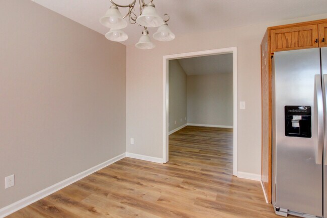 Building Photo - 51 Winding Oaks