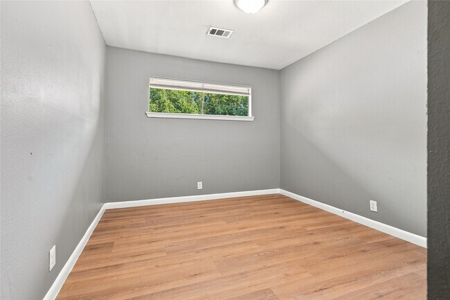 Building Photo - 2906 Newcastle Dr
