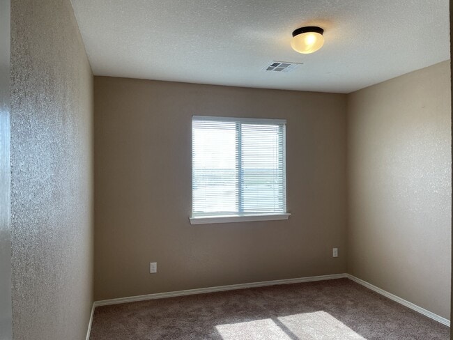 Building Photo - 12960 Cozy Cove Ave