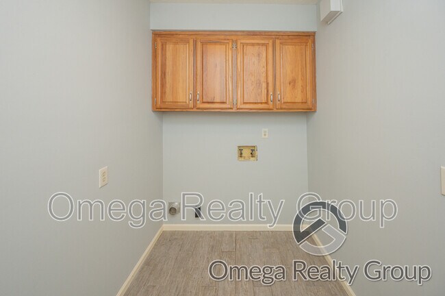 Building Photo - 6928 Cherry Creek Dr