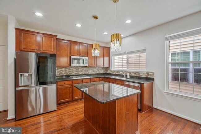 Building Photo - 3461 Eagle Ridge Dr