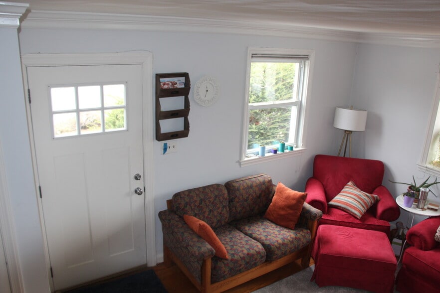 Building Photo - 635 N Nelson St