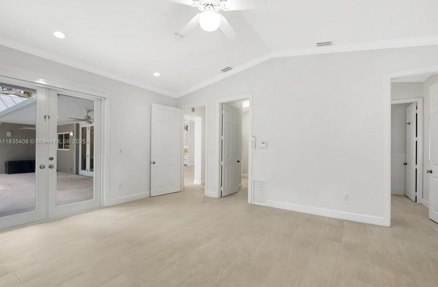 Building Photo - 5765 SW 84th St