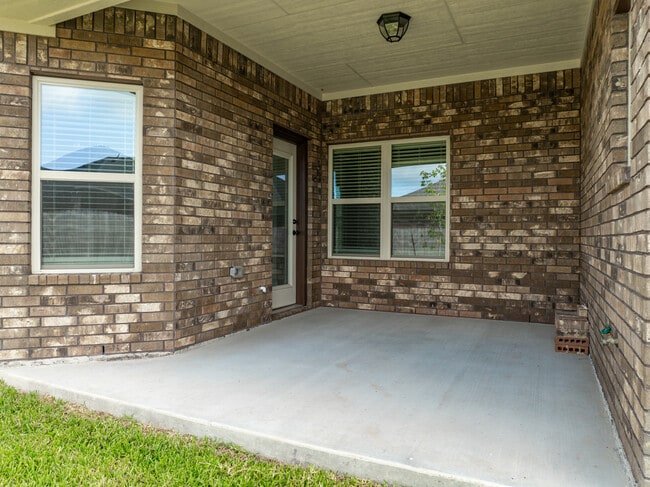 Building Photo - 602 Dred Roger Circle