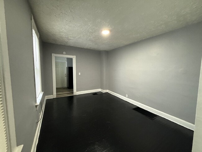 Building Photo - 1116/ 1120 Bonacker