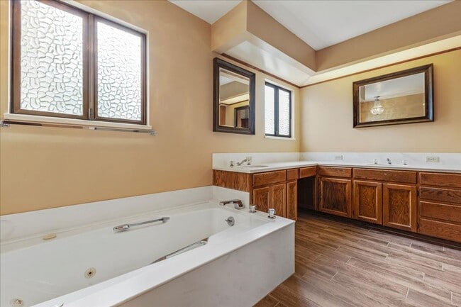 Building Photo - Sunny Carmel Two Bedroom - Carmel School D...