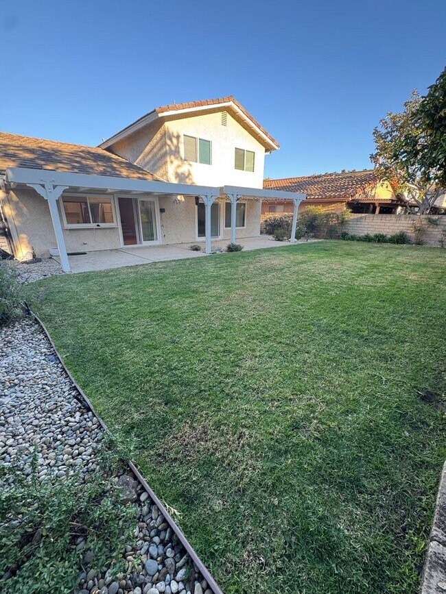 Building Photo - Charming Cul de Sac Home with Spacious Yard and Renovated Interior