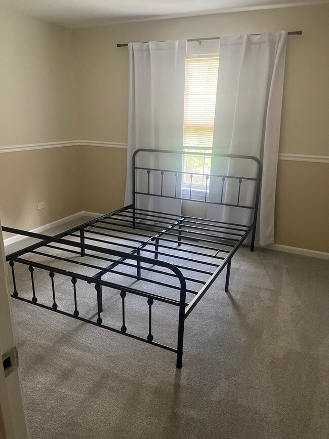 Building Photo - 1219 N Village Dr