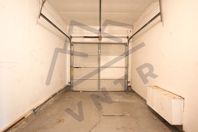 Building Photo - 1921 S Vine St