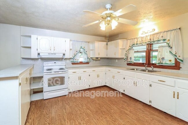 Building Photo - 6822 Wallis Dr