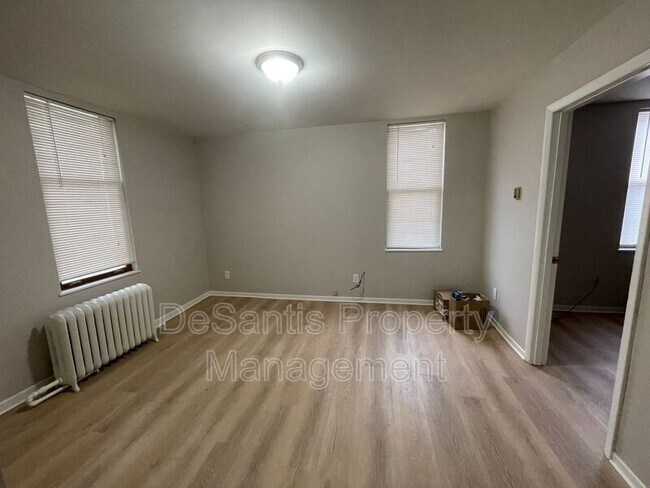 Building Photo - 1000 Duss Ave