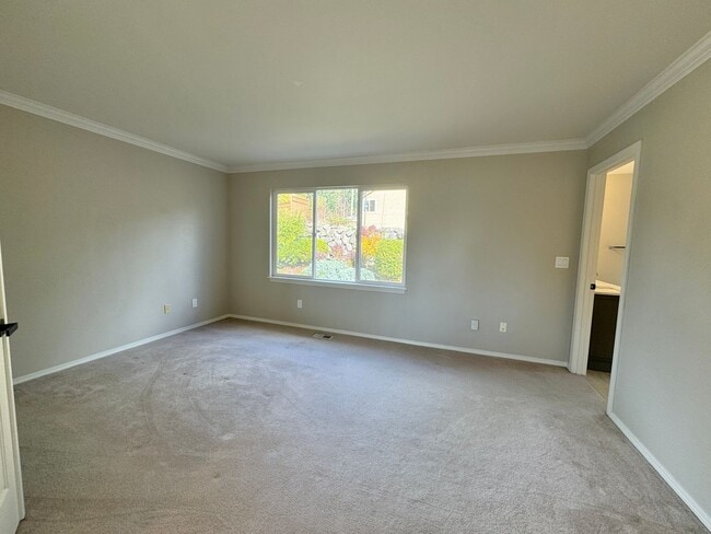 Building Photo - 3 Bd/2.5 Ba Newcastle Home