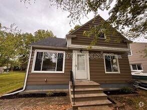 Building Photo - Spacious 4 Bedroom Home in Vermilion Near ...