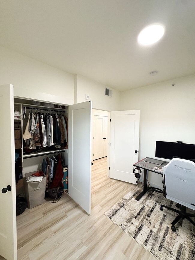 Building Photo - Beautiful Condo For Rent In Rexburg!