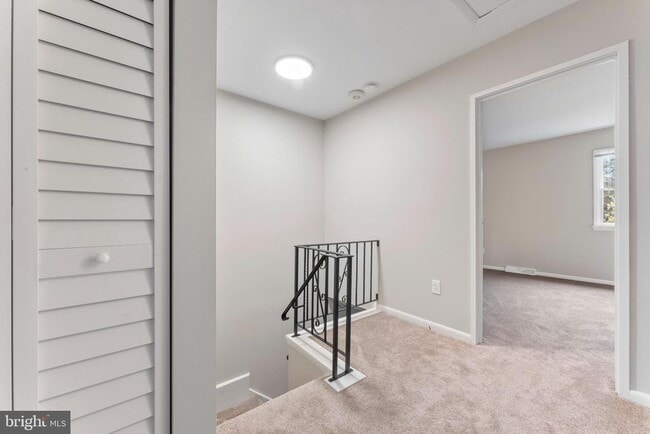Building Photo - 143 Thomas Dr